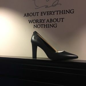 Women leather Michael Korda pump 👠